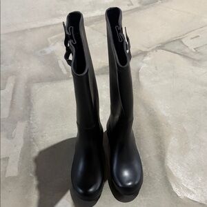 Black Women's Knee-High Boots